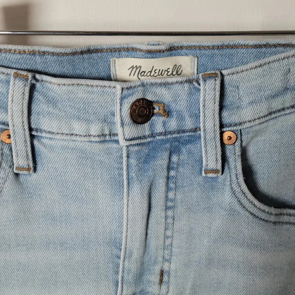 Madewell Mid-Rise Classic Straight Jeans in Wellingford Wash | Size 25P - Picture 3 of 10